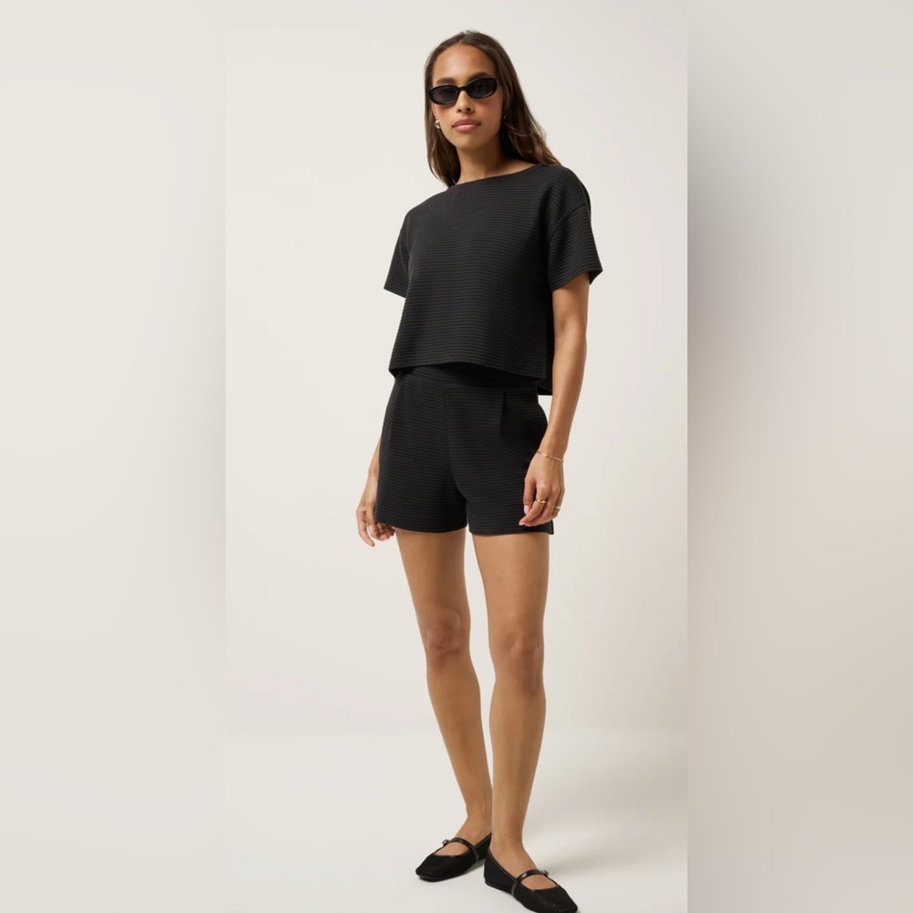 Travis Mathew SET Yacht Me Charcoal Ribbed Shorts/Shirt